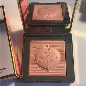 Too Faced Makeup - Too faced peach blur powder Too Faced Makeup - Too faced peach blur powder